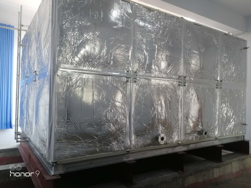 無棣縣小泊頭學校24立方玻璃鋼橡塑保溫水箱