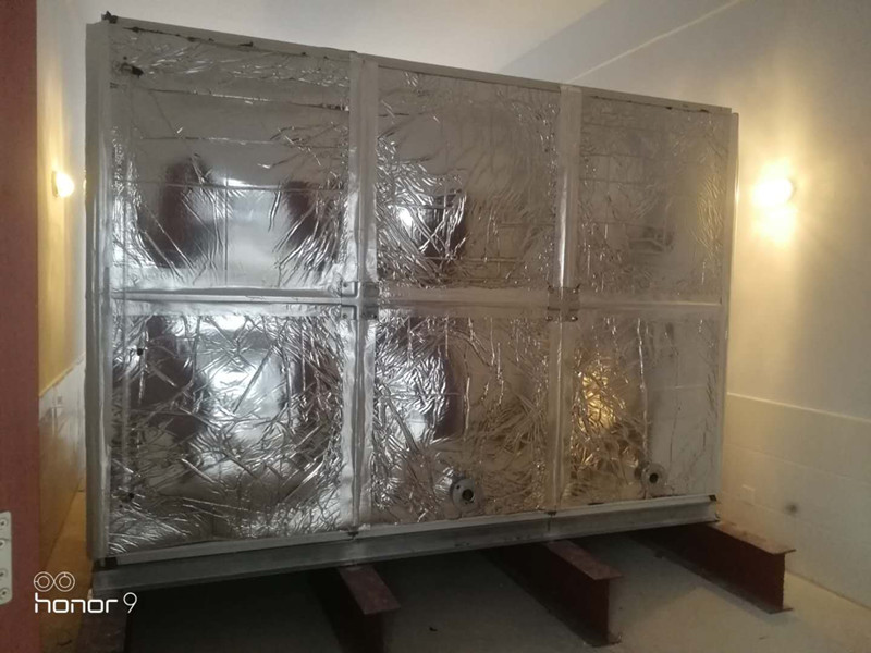 無棣縣柳堡鎮新海中學24立方玻璃鋼橡塑保溫水箱